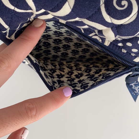 Vera Bradley Crossbody Bag - Picture 4 of 6